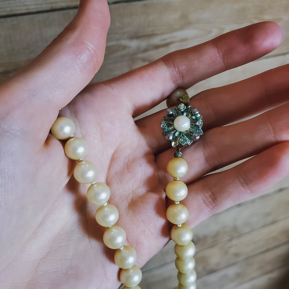 *FREE WITH ORDER* Vintage Costume Pearl Necklace - Picture 3 of 4